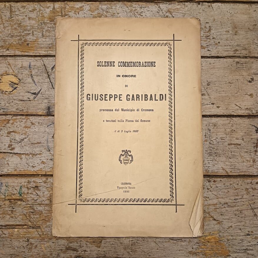 Solenne commemorazione in onore di Giuseppe Garibaldi promossa dal Municipio di Cremona e tenutasi sulla piazza delComune il dì 2 luglio 1882 - immagine 2